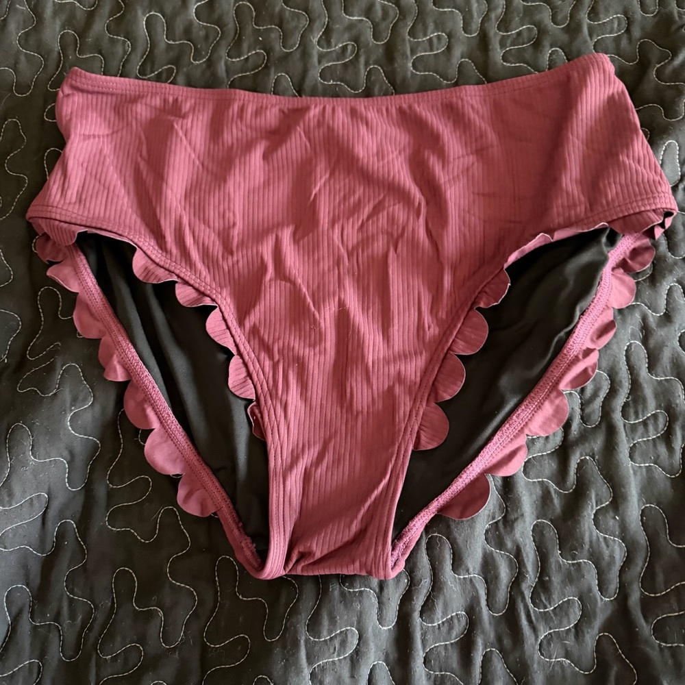 NWT Women’s Scalloped Ribbed Bikini Bottom - Red Wine Color